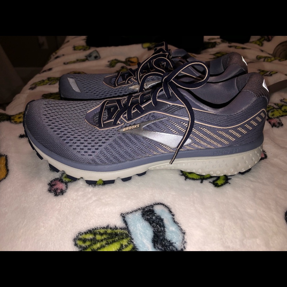 Woman’s Brooks Ghost size 9